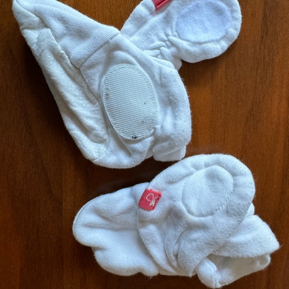 3 sets of matching Goumi kids mits and booties and 3 additional mittens - Picture 4 of 5